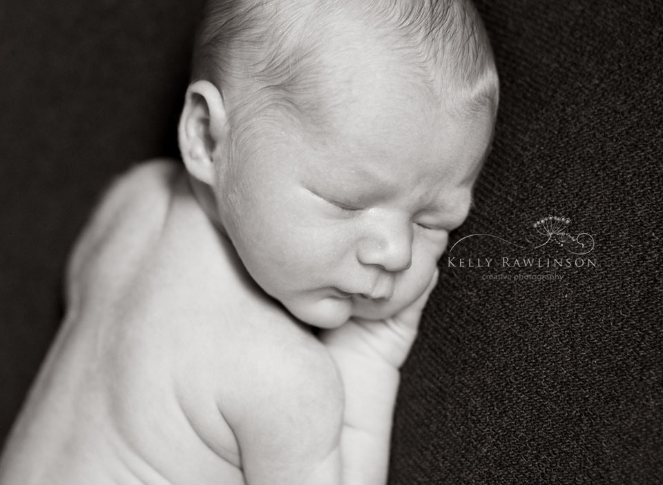 black-and-white-baby-photography