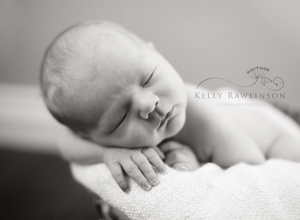 b&w-newborn-photo