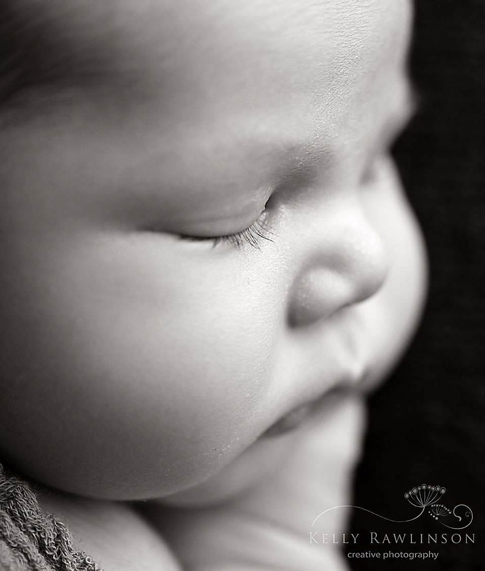 black-and-white-baby-photography