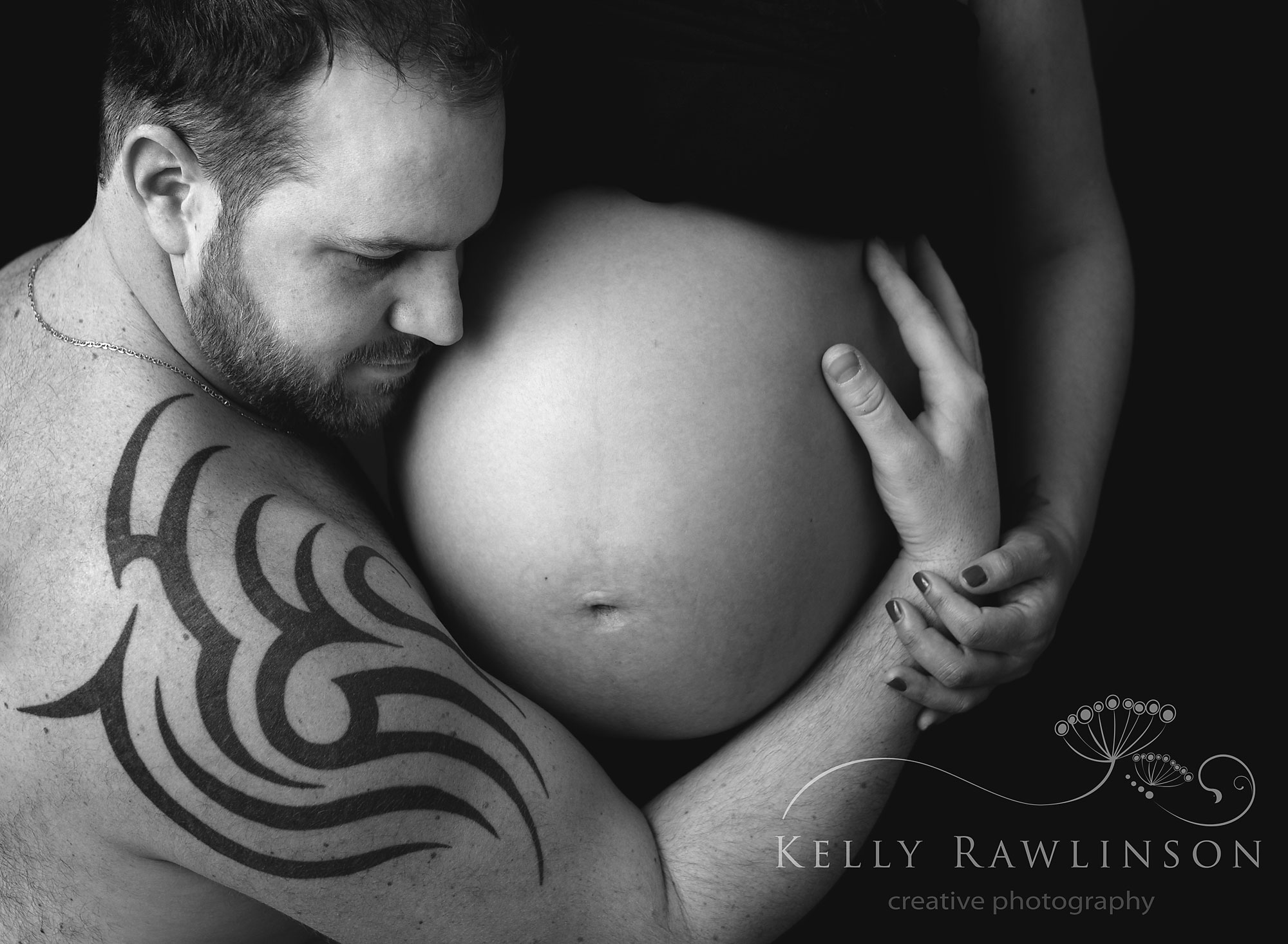 black-and-white-maternity-shoot