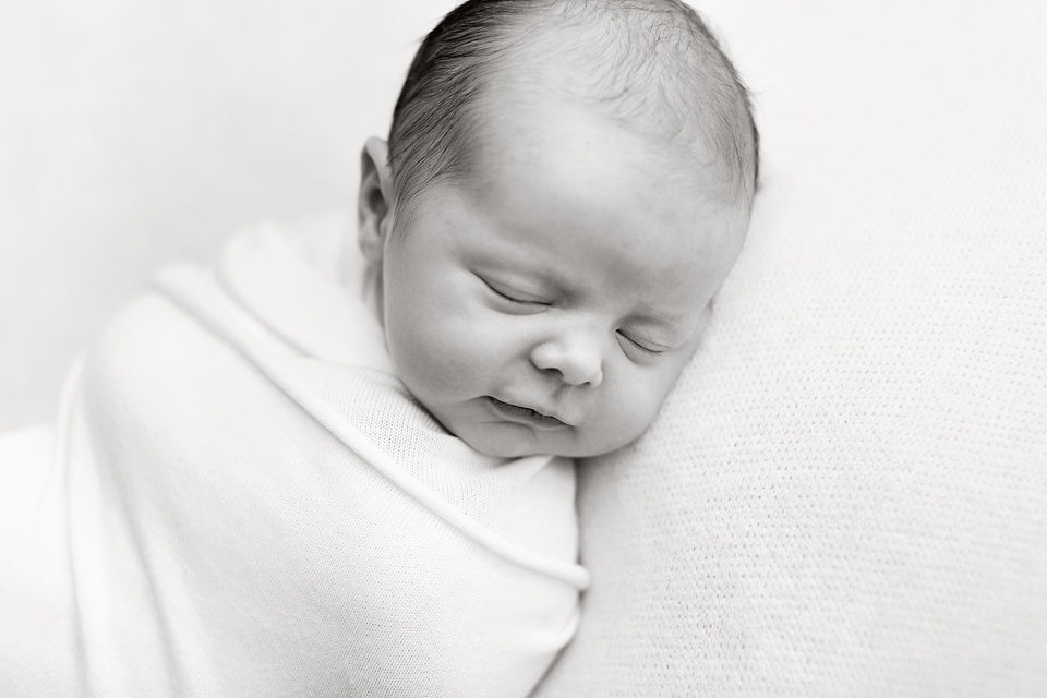 White swaddle wrap, b&w photography, professional newborn photographer serving bradford, georgina, newmarket-aurora
