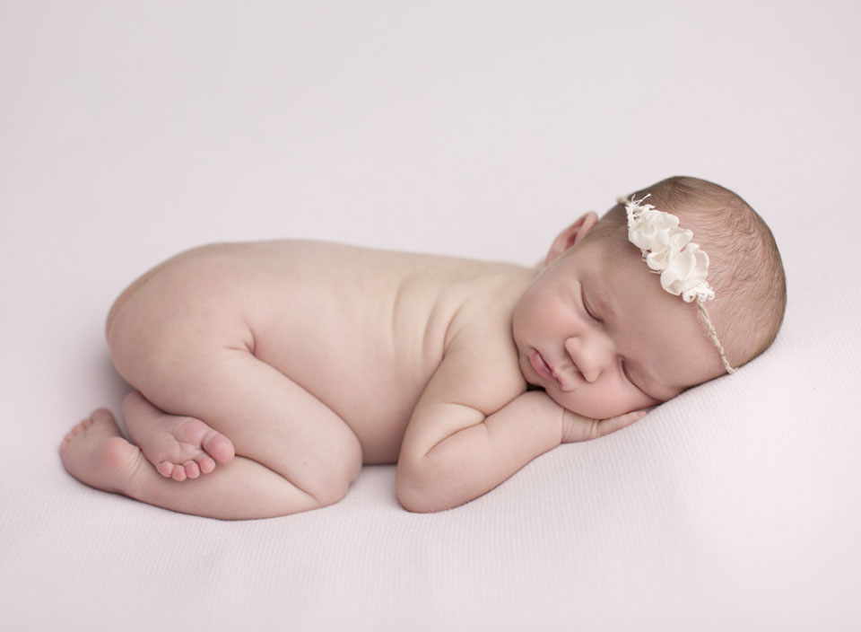 newborn picture of baby girl Keswick Ontario