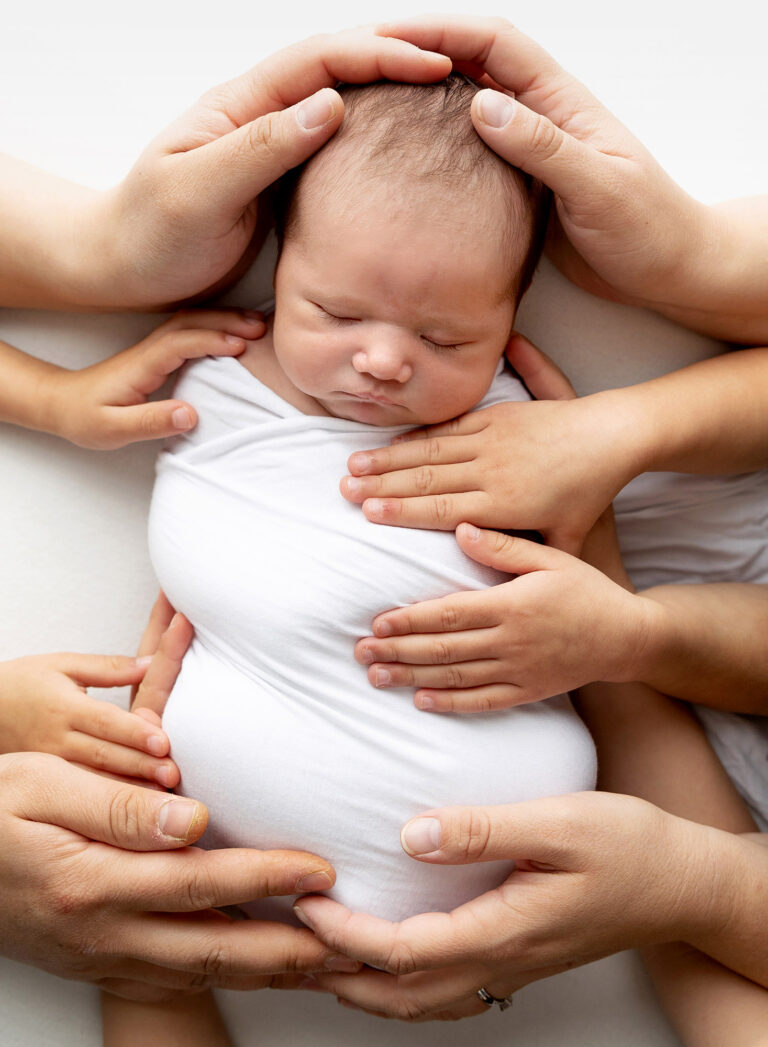 Kelly Rawlinson Photography Review Image of baby with family