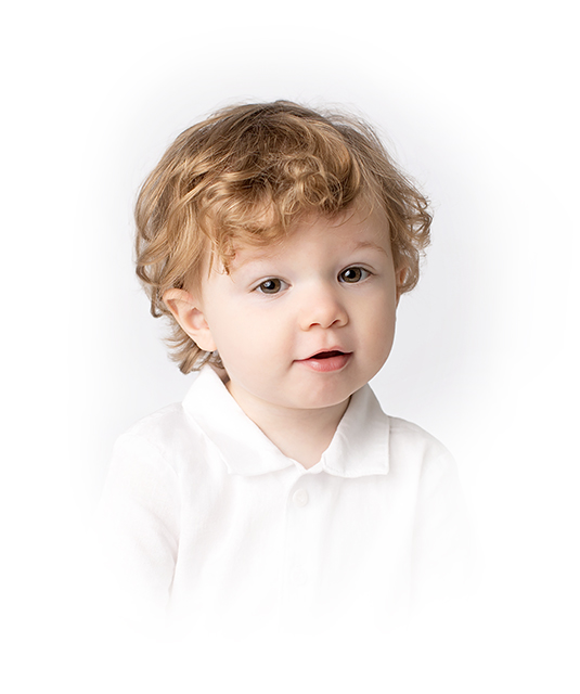 heirloom-portrait-child-York-Region-white-backdrop
